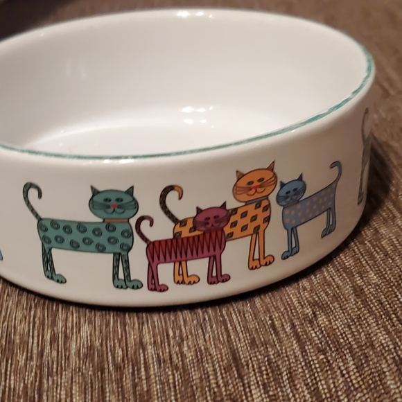 Set of Three Cat-Themed Ceramic Bowls - Picture 7 of 13